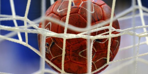 7771650048_un-ballon-de-handball-lors-de-l-euro-2012-masculin